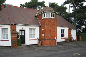 La cabaña en el parque de Bletchley donde Alan Turing trabajó en el aislamiento en solucionar el enigma naval